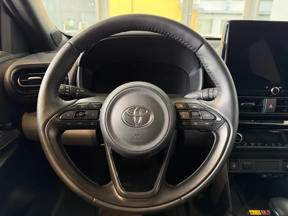 TOYOTA YARIS CROSS