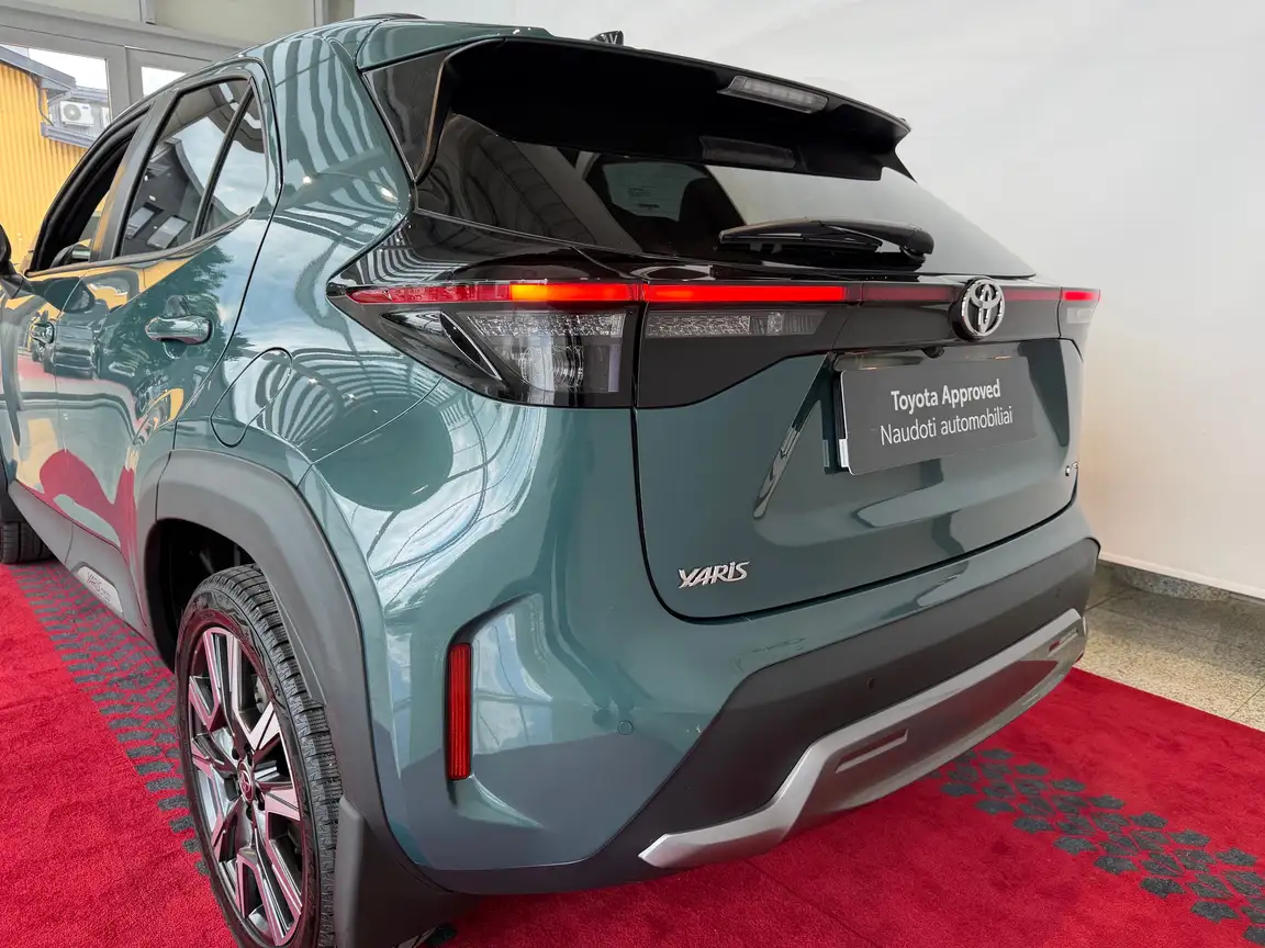 TOYOTA YARIS CROSS