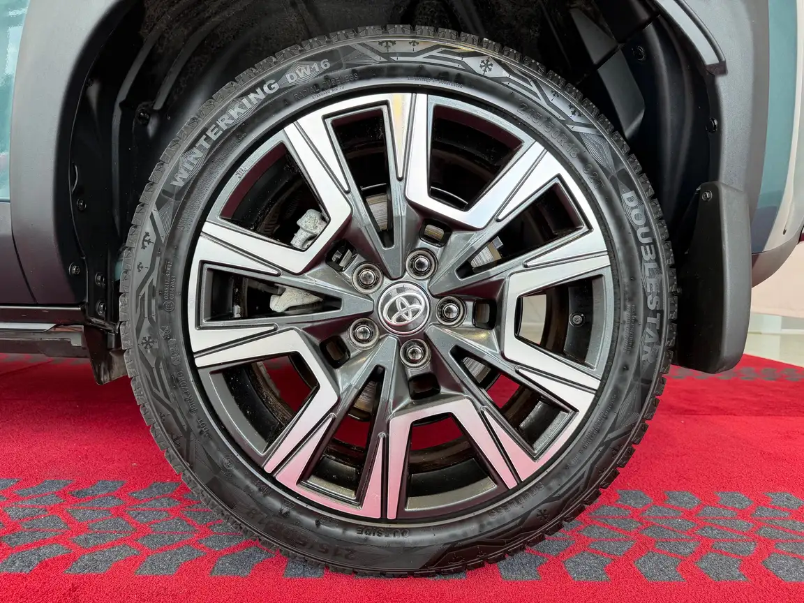 TOYOTA YARIS CROSS