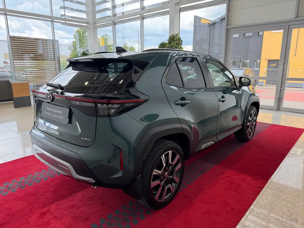 TOYOTA YARIS CROSS