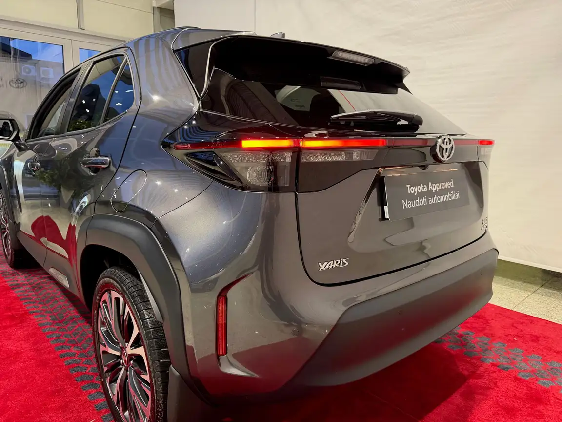 TOYOTA YARIS CROSS