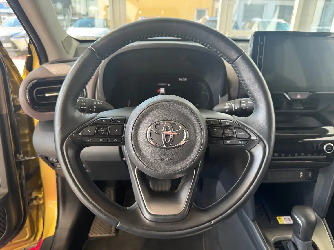 TOYOTA YARIS CROSS