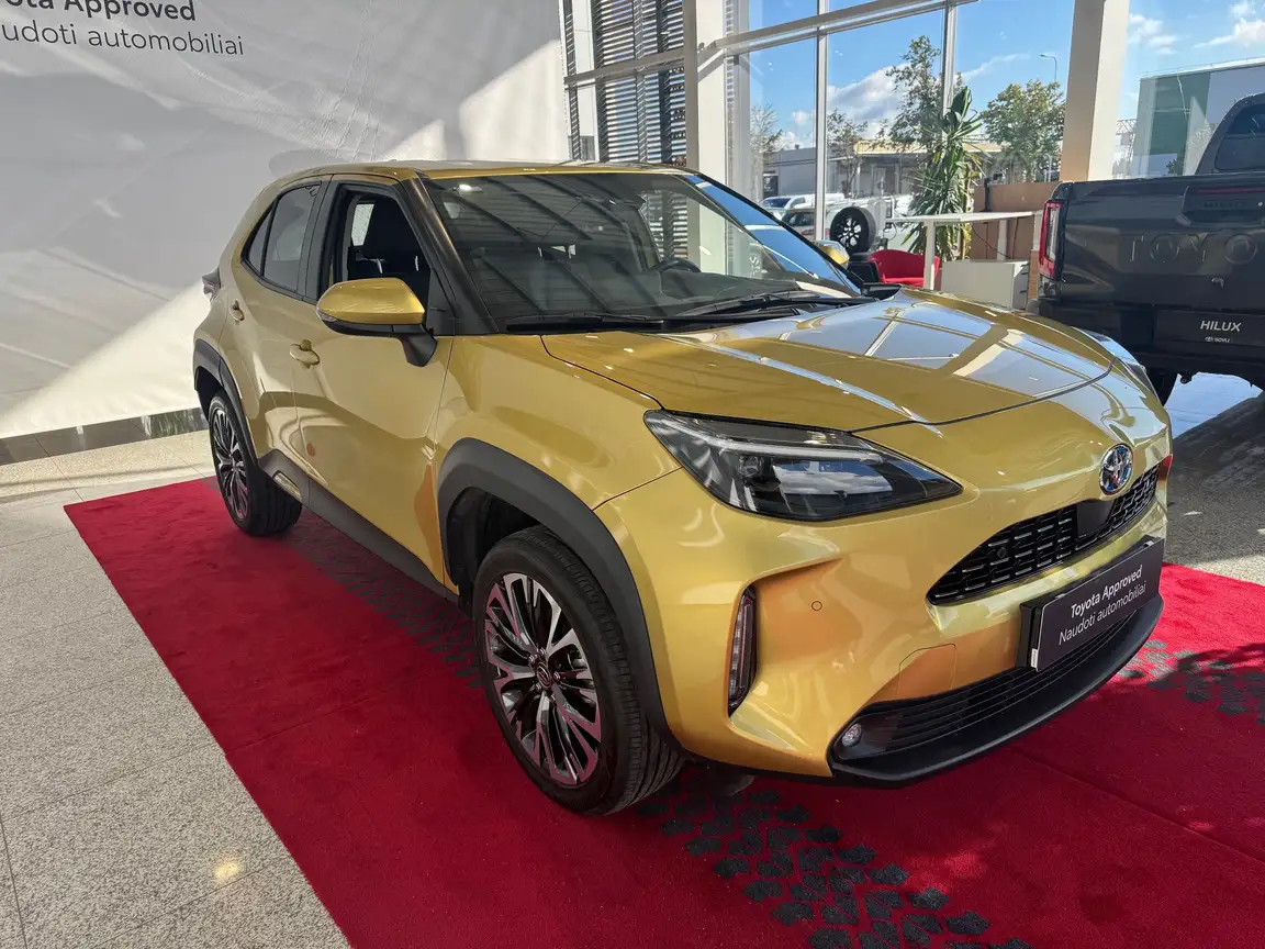TOYOTA YARIS CROSS