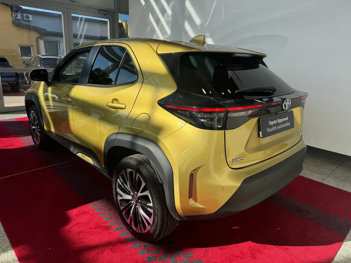 TOYOTA YARIS CROSS