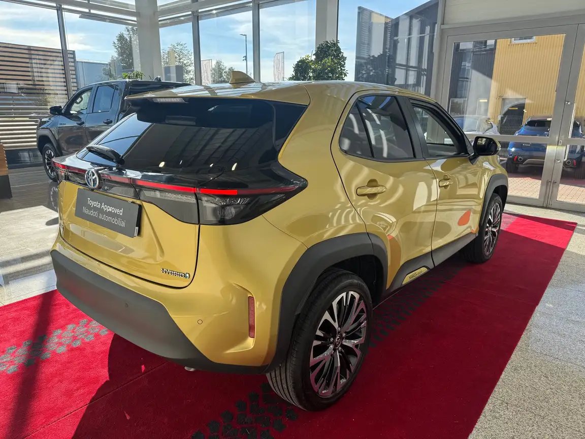 TOYOTA YARIS CROSS