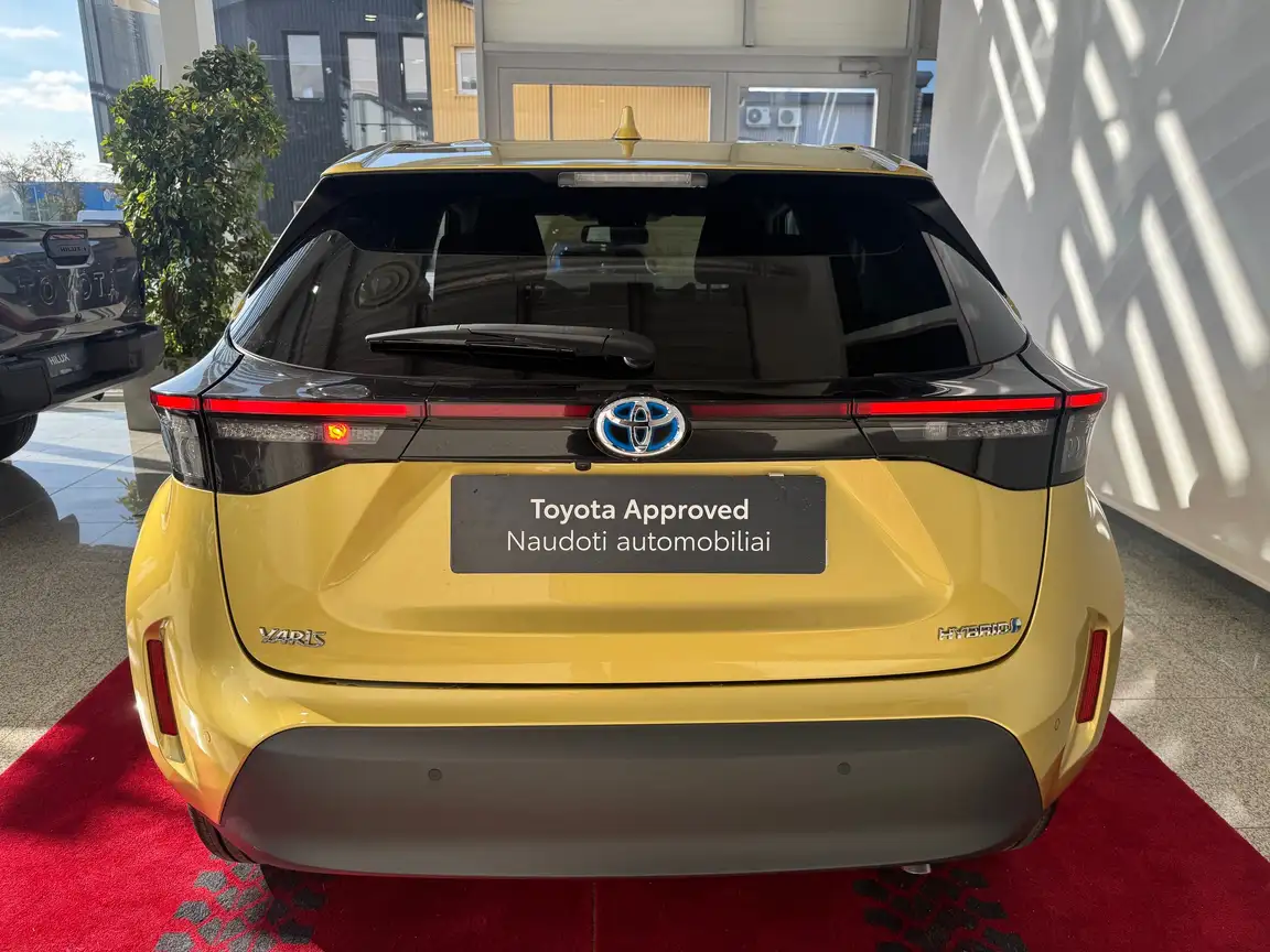 TOYOTA YARIS CROSS