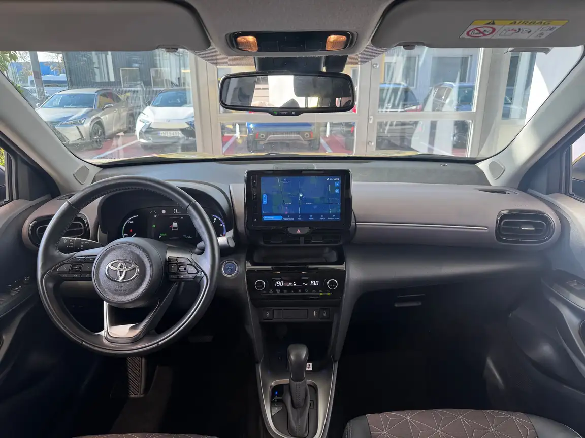 TOYOTA YARIS CROSS