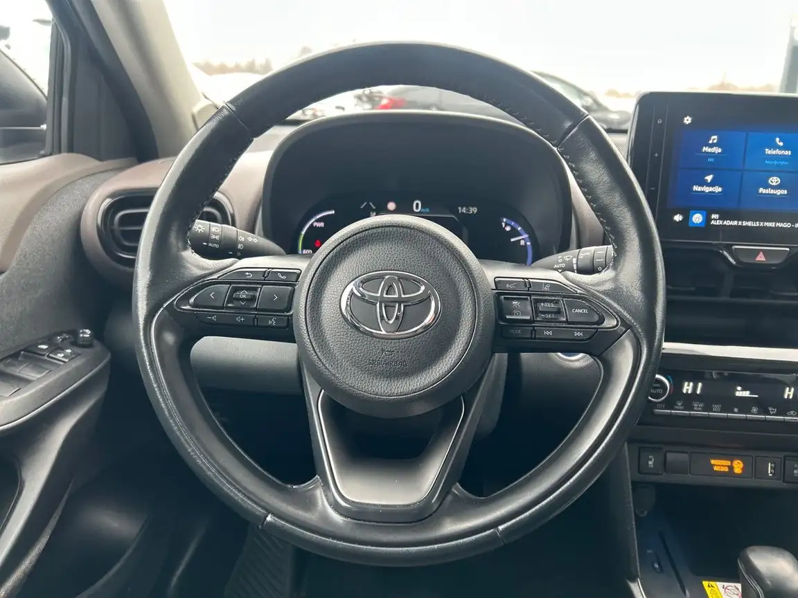 TOYOTA YARIS CROSS