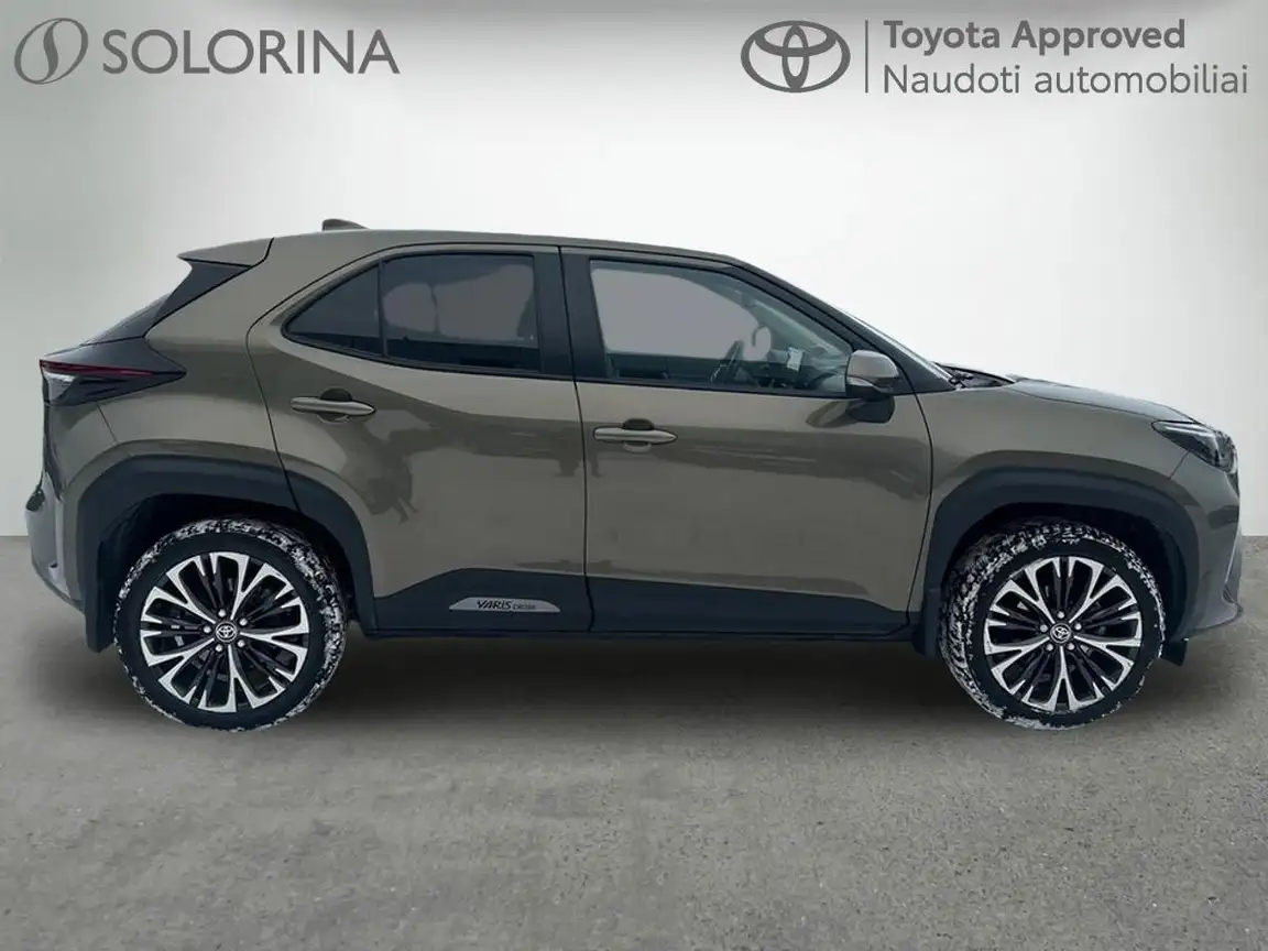 TOYOTA YARIS CROSS
