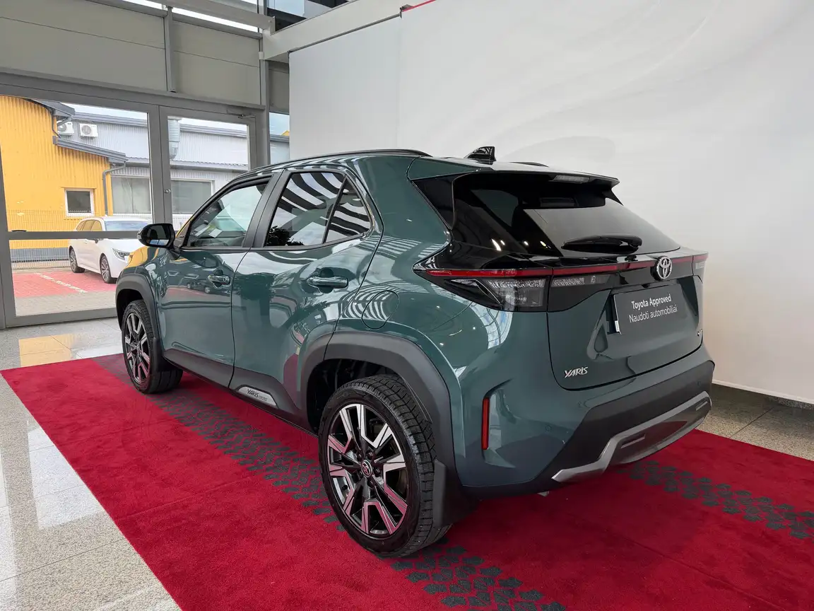 TOYOTA YARIS CROSS