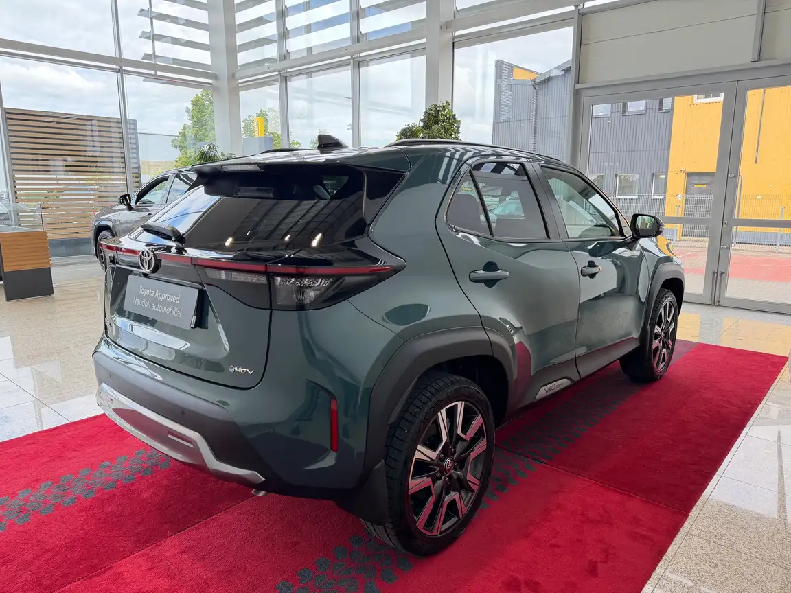 TOYOTA YARIS CROSS