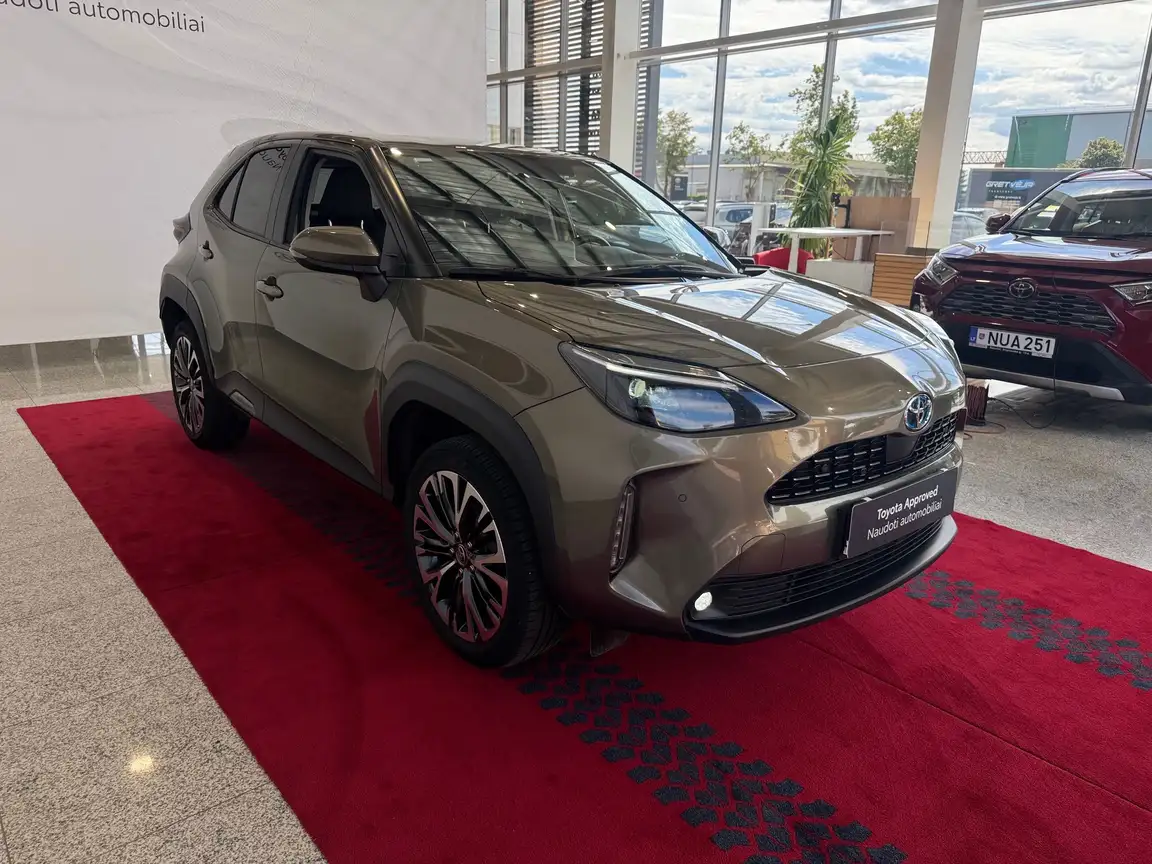 TOYOTA YARIS CROSS