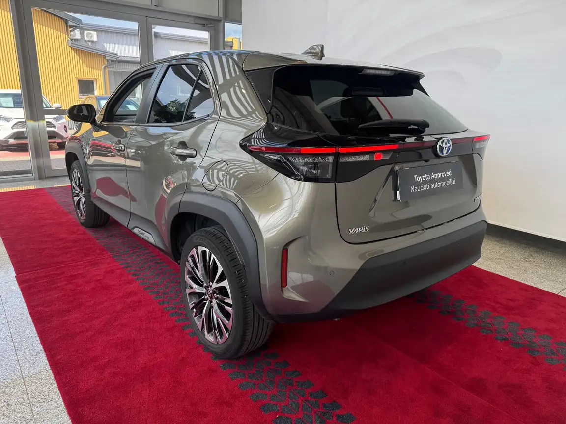 TOYOTA YARIS CROSS