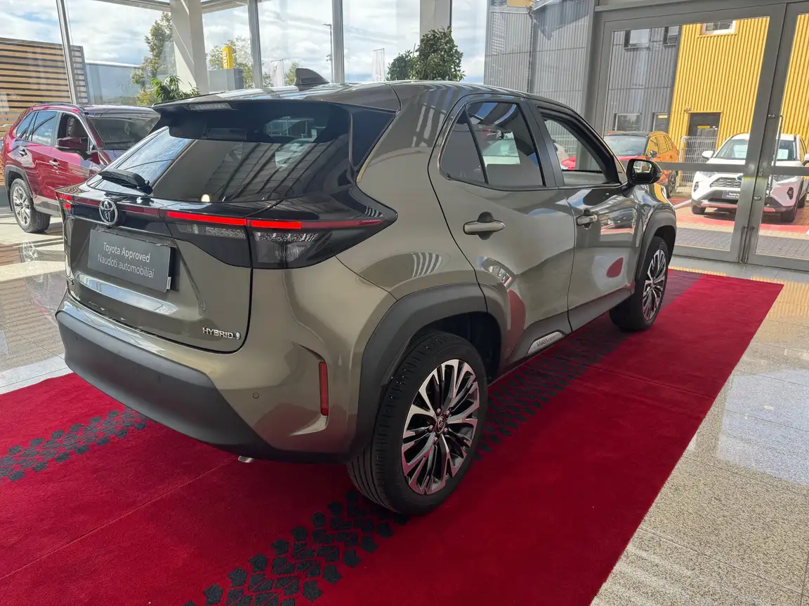 TOYOTA YARIS CROSS