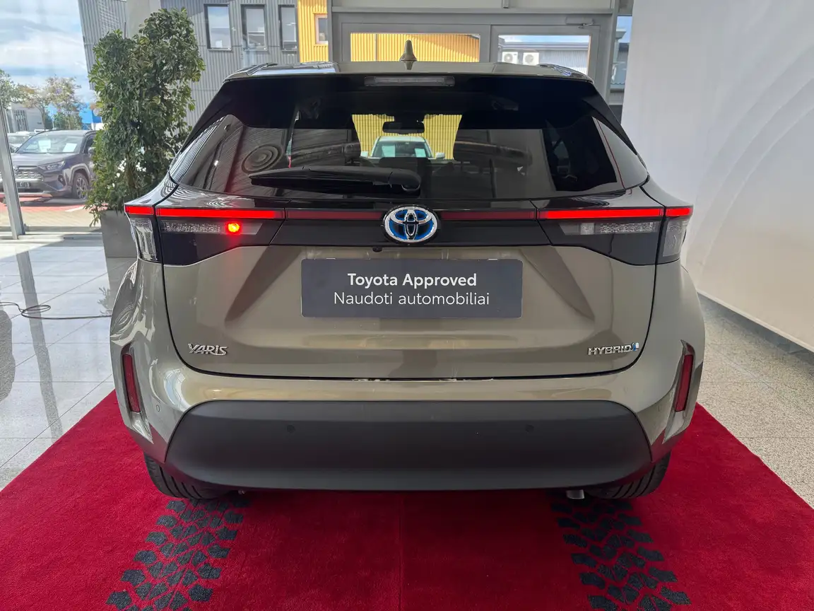 TOYOTA YARIS CROSS