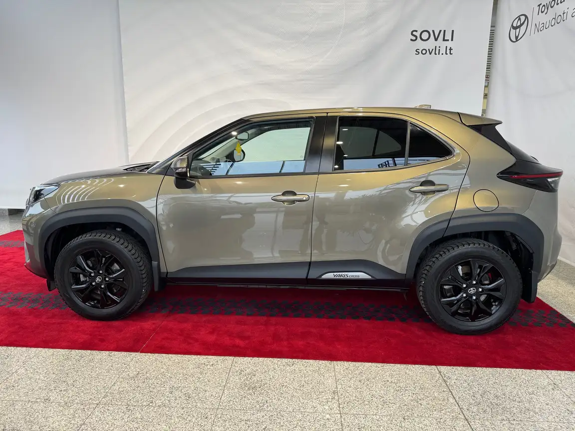 TOYOTA YARIS CROSS