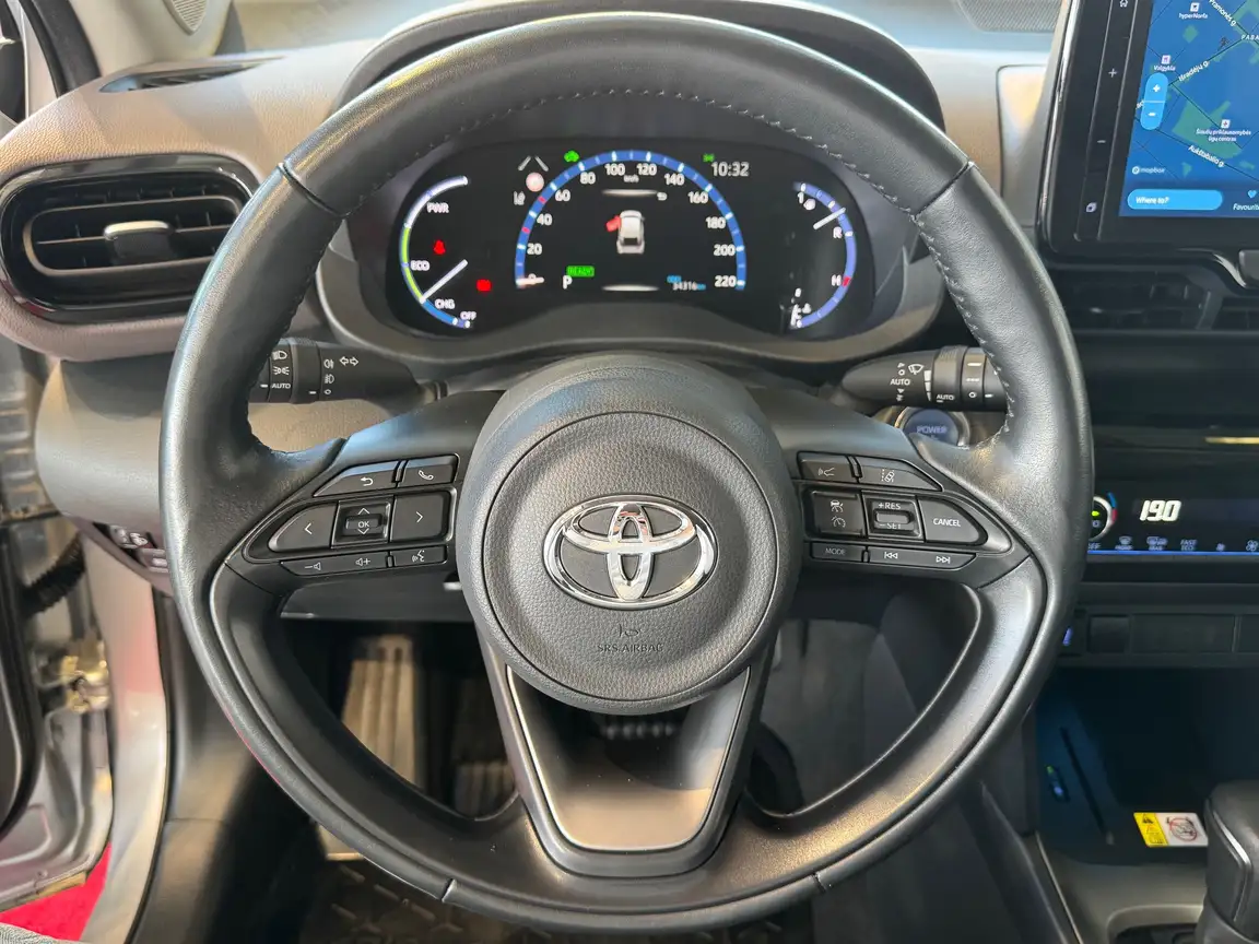 TOYOTA YARIS CROSS