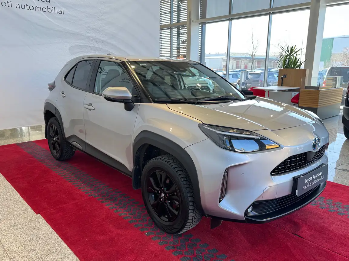 TOYOTA YARIS CROSS