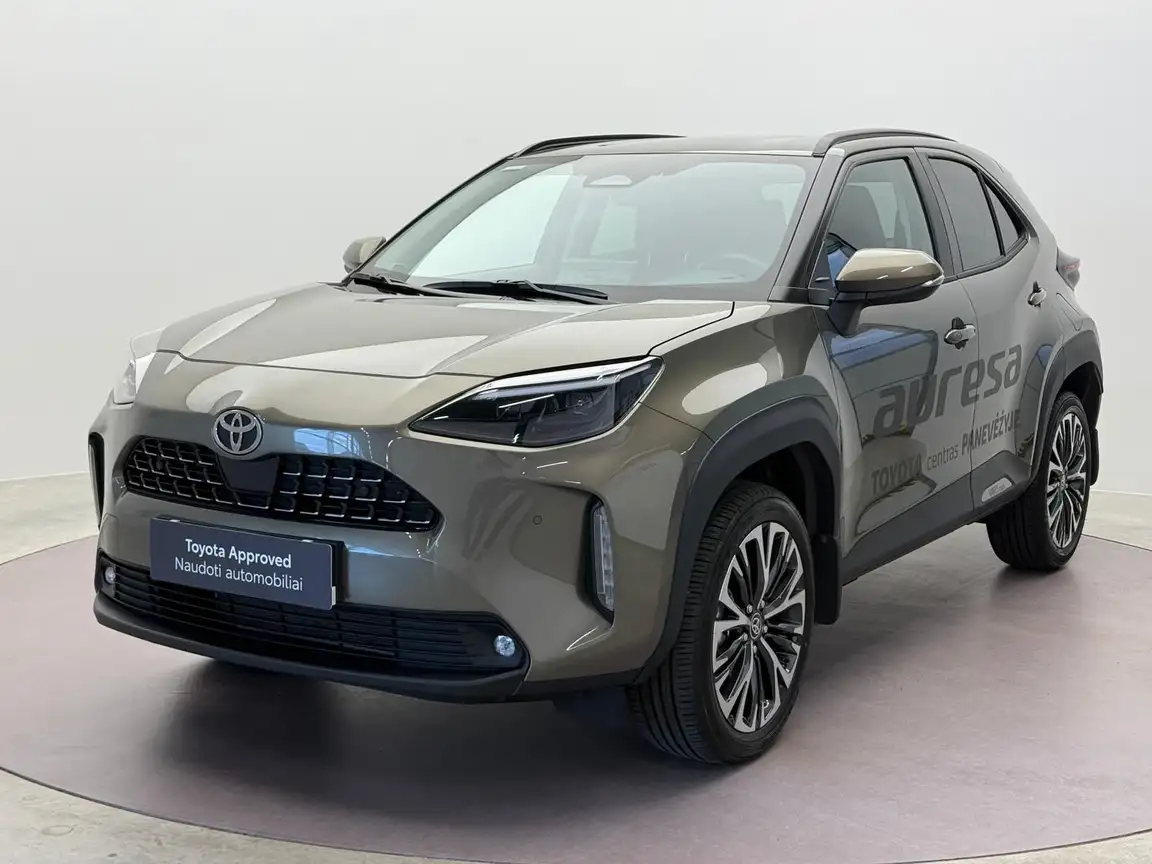 TOYOTA YARIS CROSS