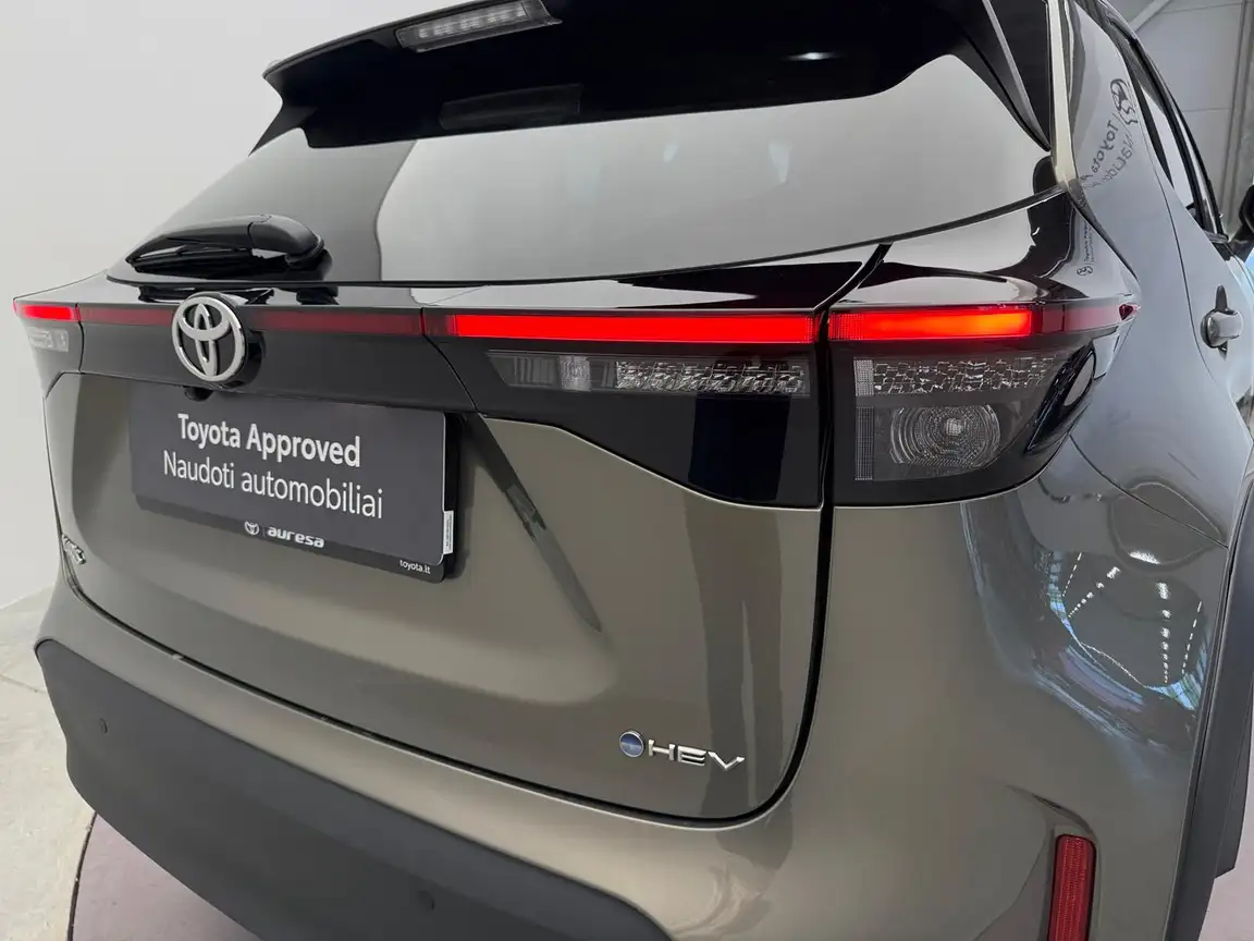 TOYOTA YARIS CROSS