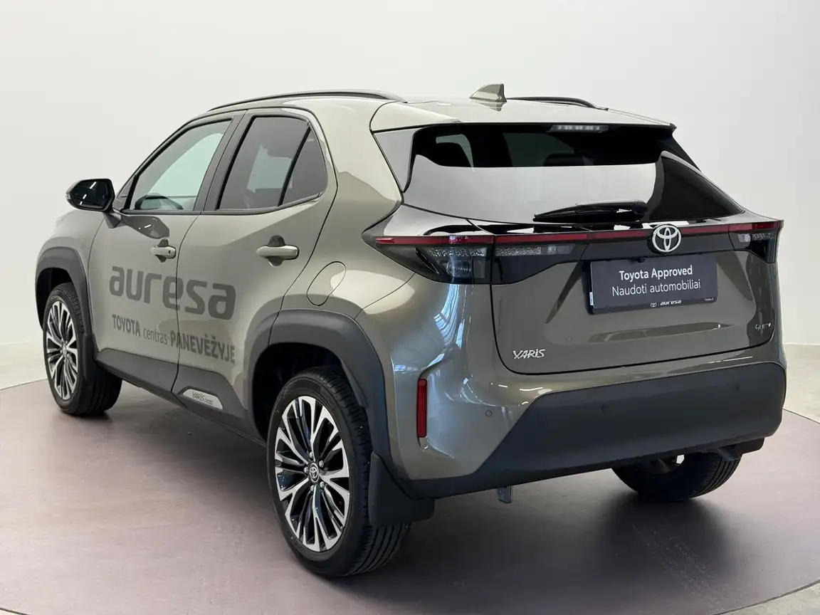 TOYOTA YARIS CROSS