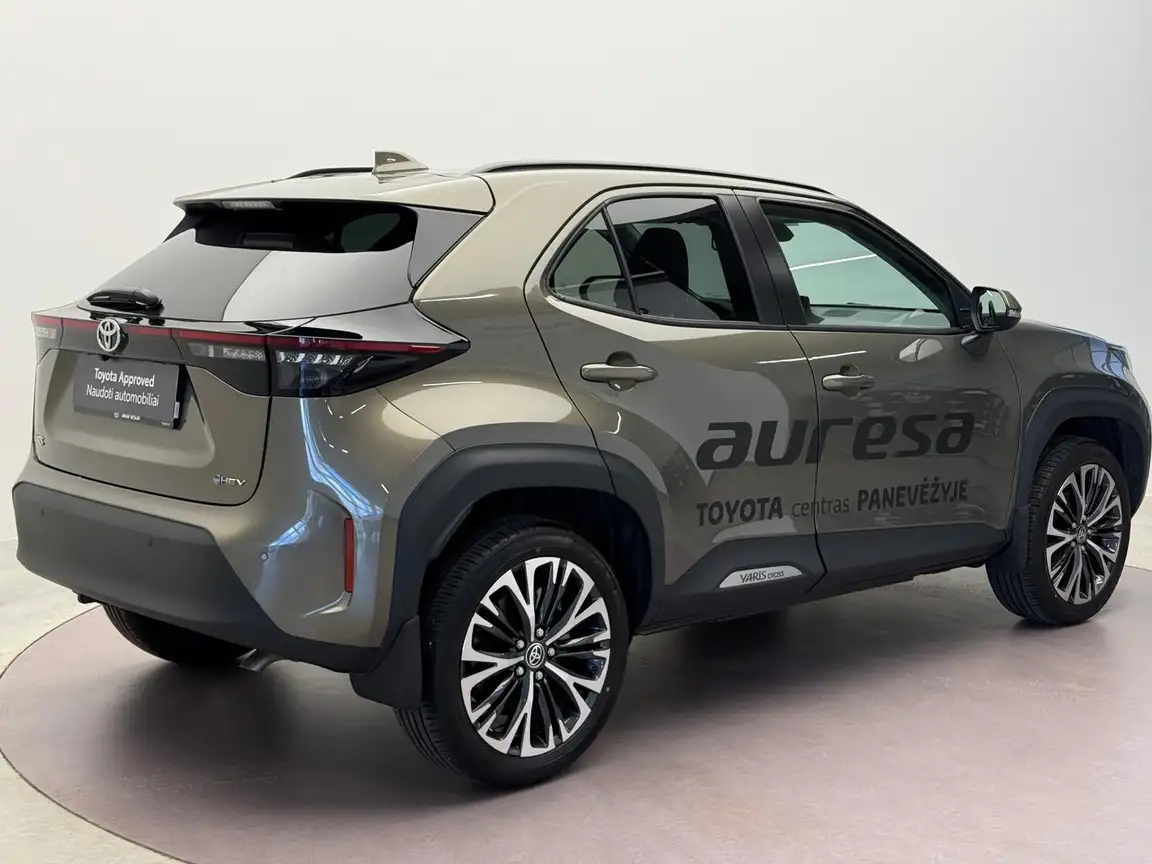 TOYOTA YARIS CROSS