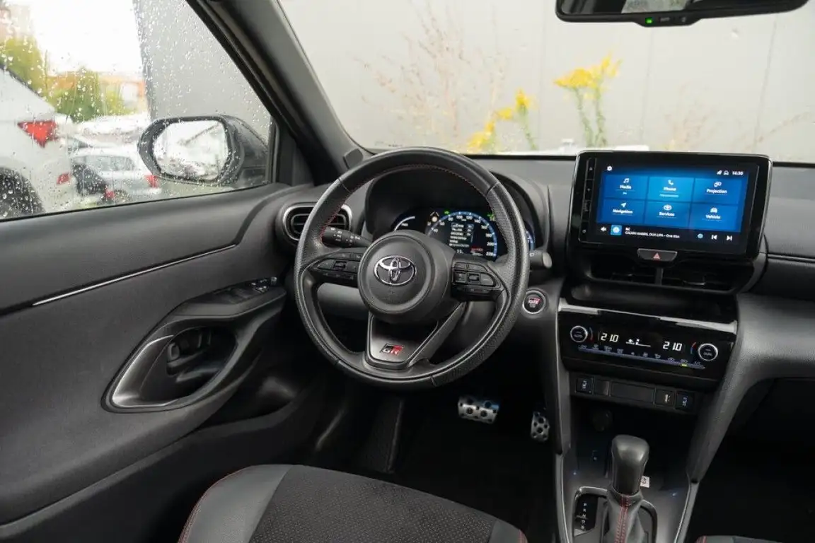 TOYOTA YARIS CROSS