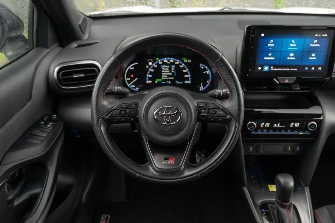 TOYOTA YARIS CROSS