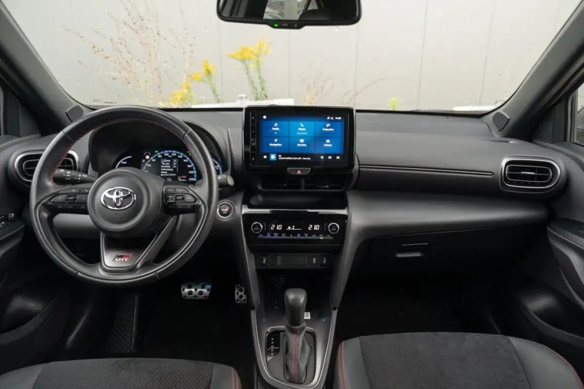 TOYOTA YARIS CROSS