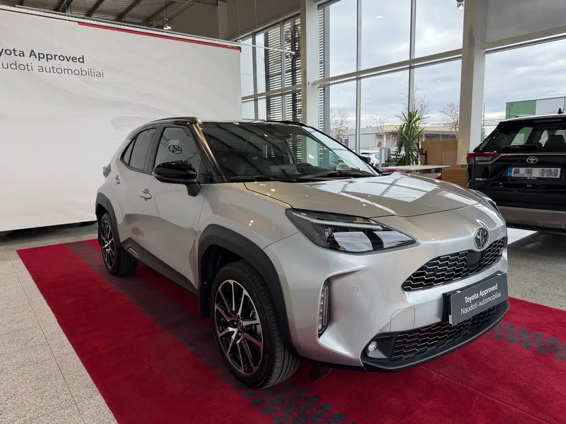 TOYOTA YARIS CROSS