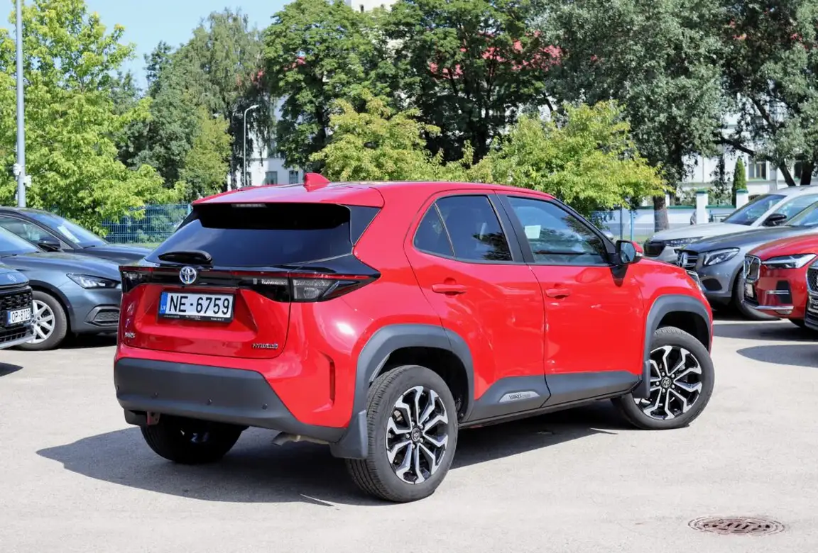 TOYOTA YARIS CROSS