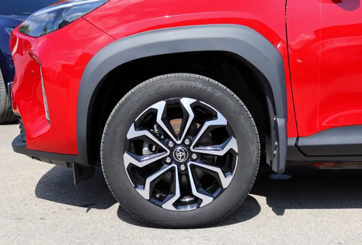 TOYOTA YARIS CROSS
