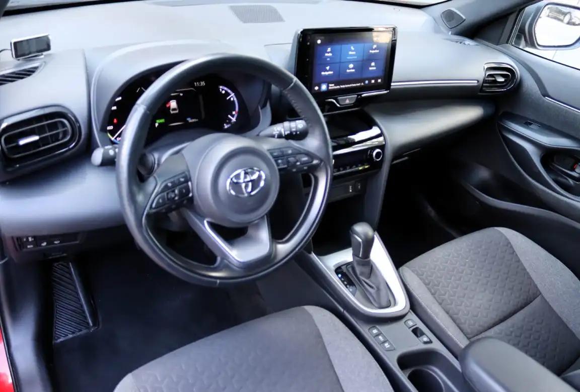 TOYOTA YARIS CROSS