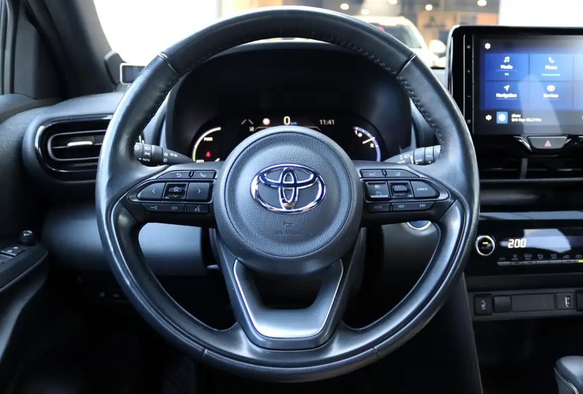 TOYOTA YARIS CROSS