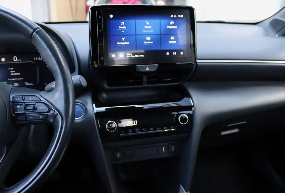 TOYOTA YARIS CROSS