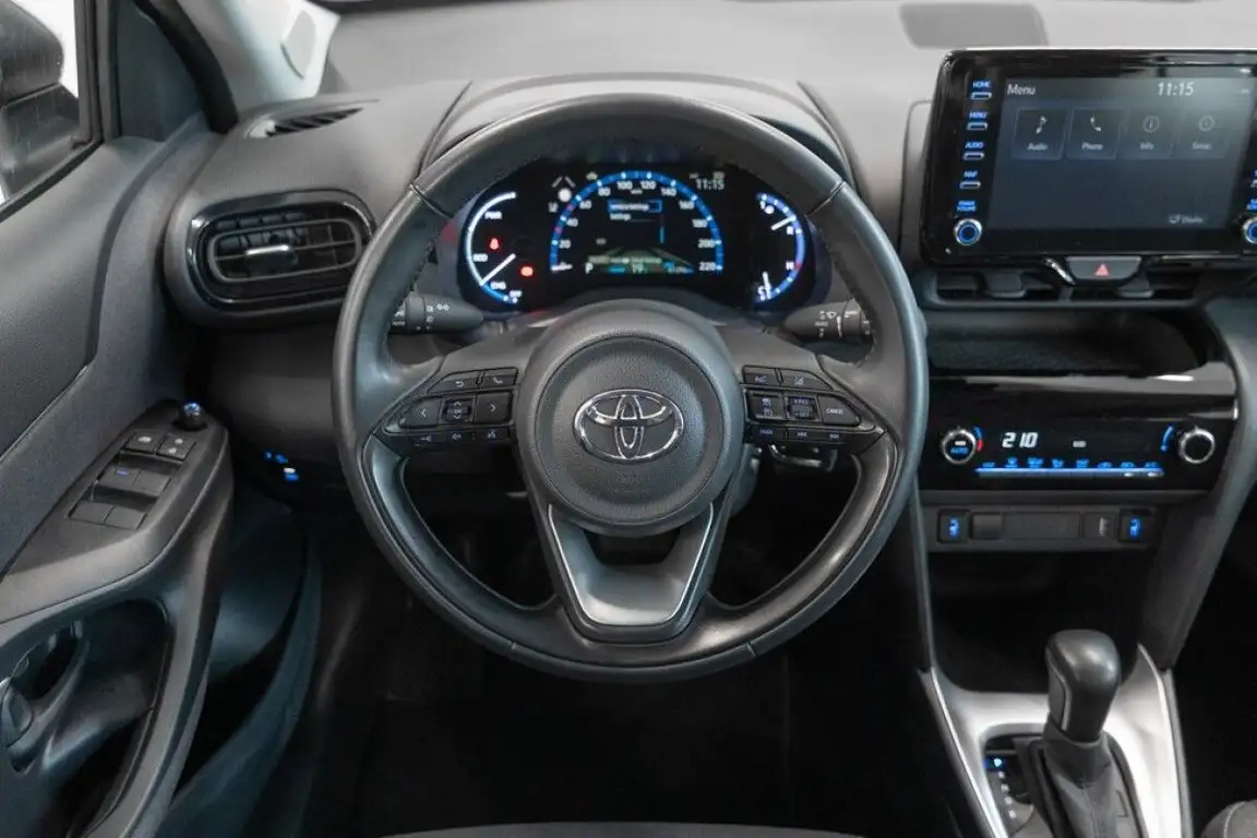 TOYOTA YARIS CROSS