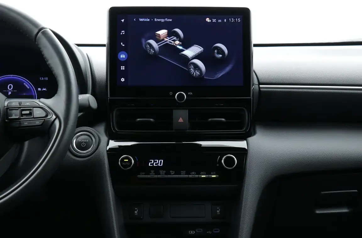 TOYOTA YARIS CROSS