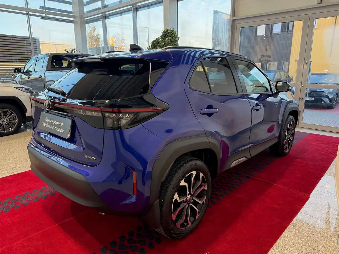 TOYOTA YARIS CROSS