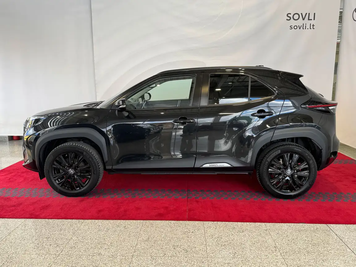 TOYOTA YARIS CROSS