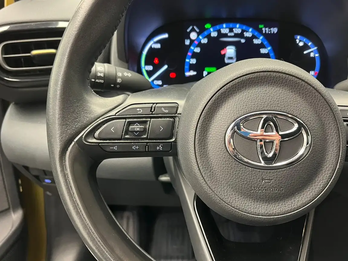 TOYOTA YARIS CROSS