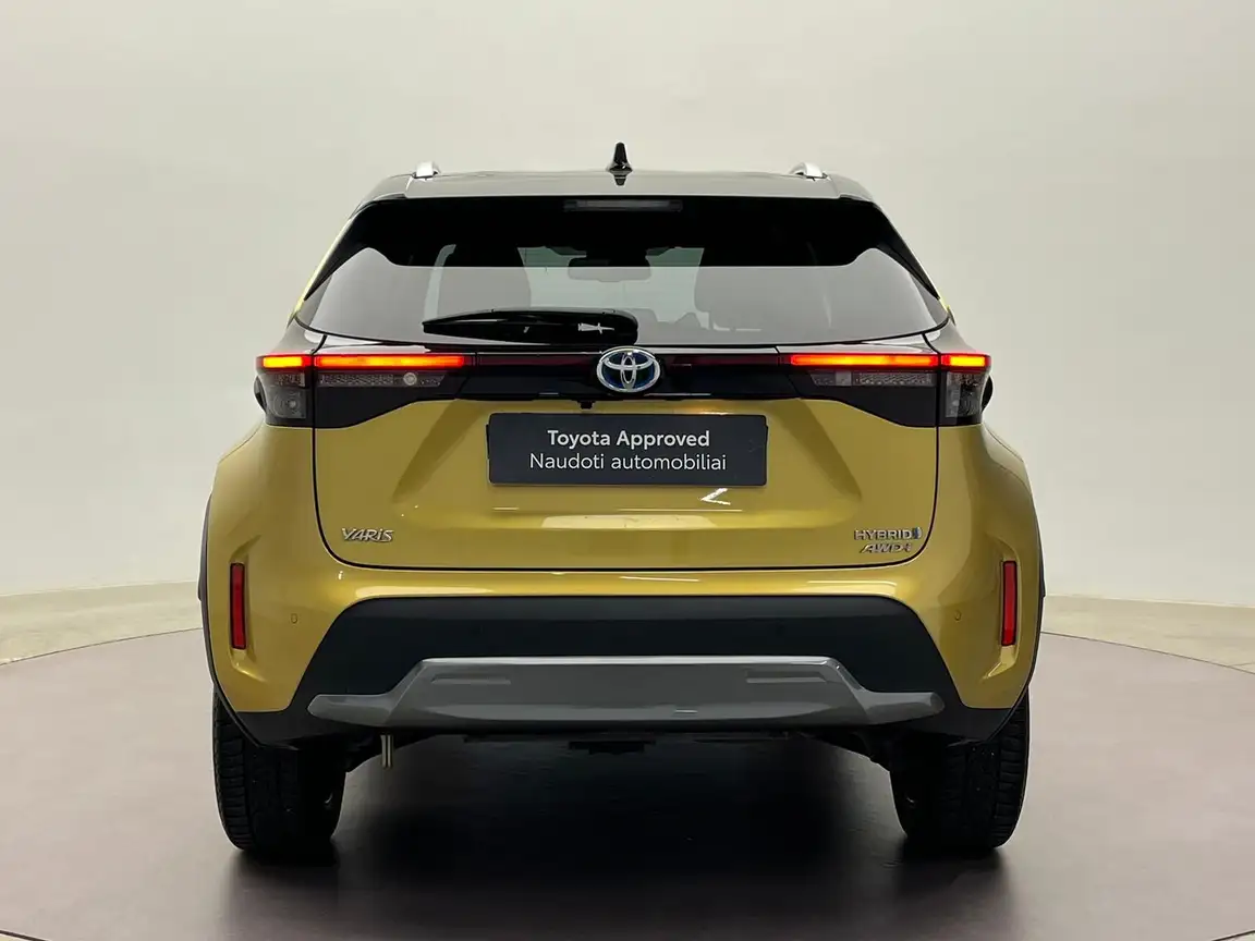 TOYOTA YARIS CROSS