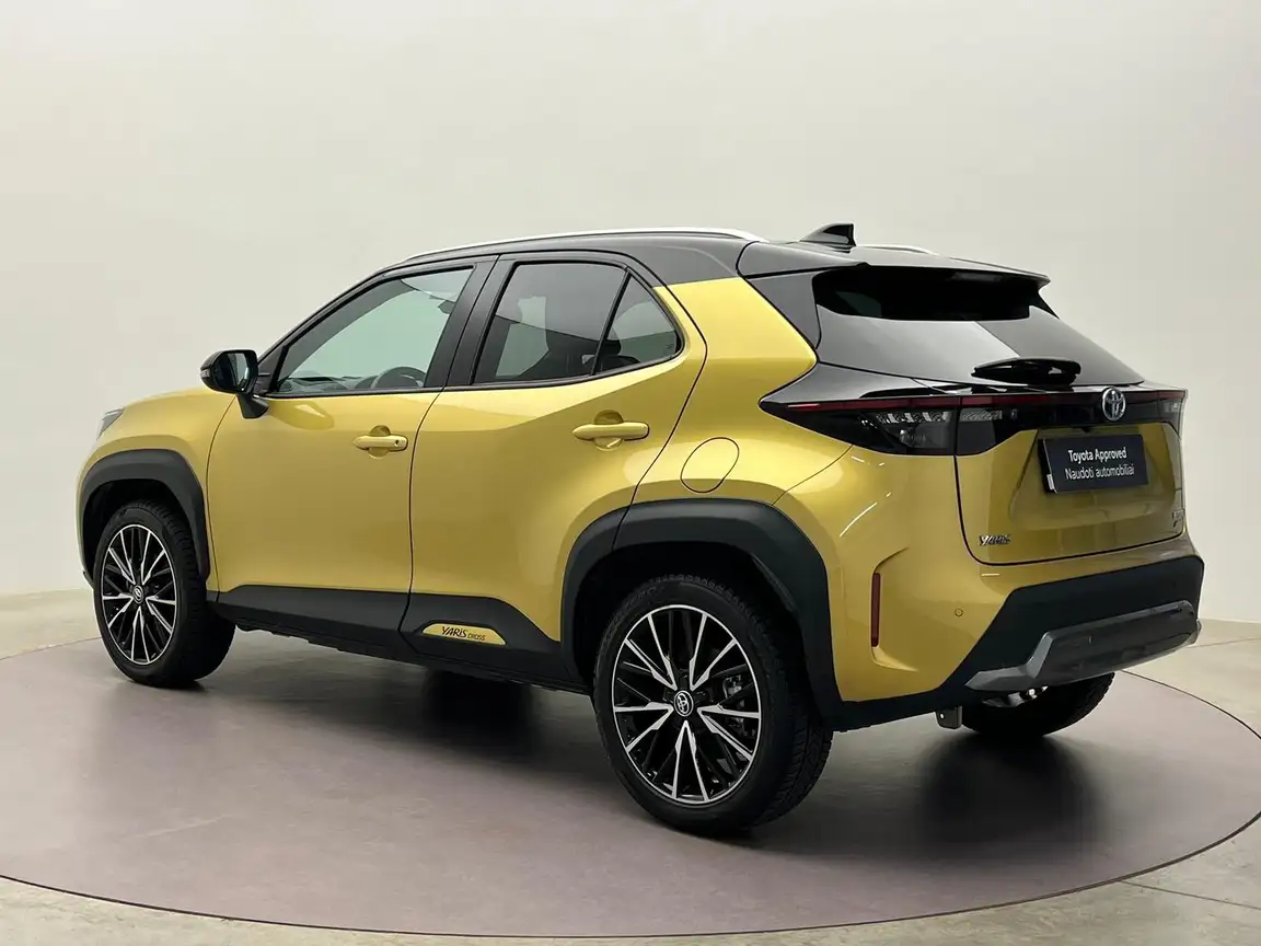TOYOTA YARIS CROSS