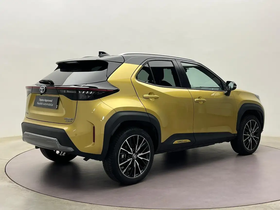 TOYOTA YARIS CROSS