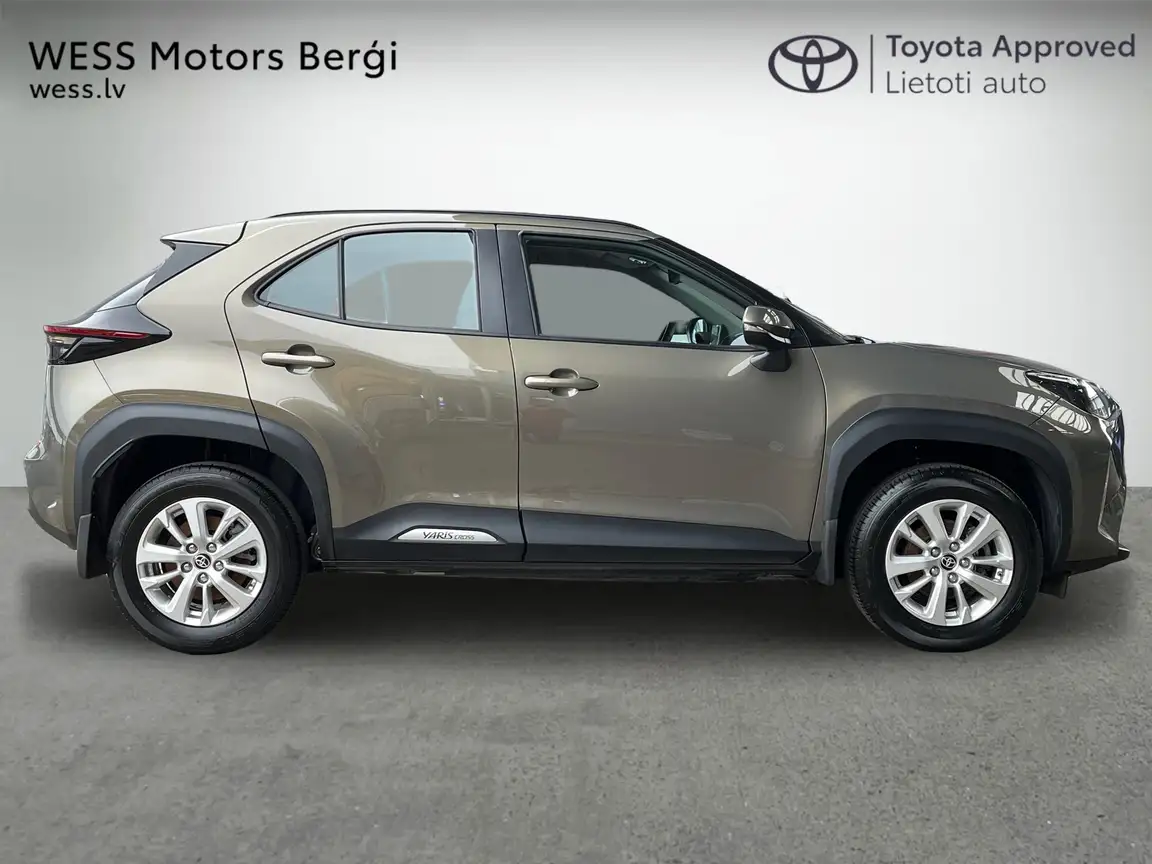 TOYOTA YARIS CROSS