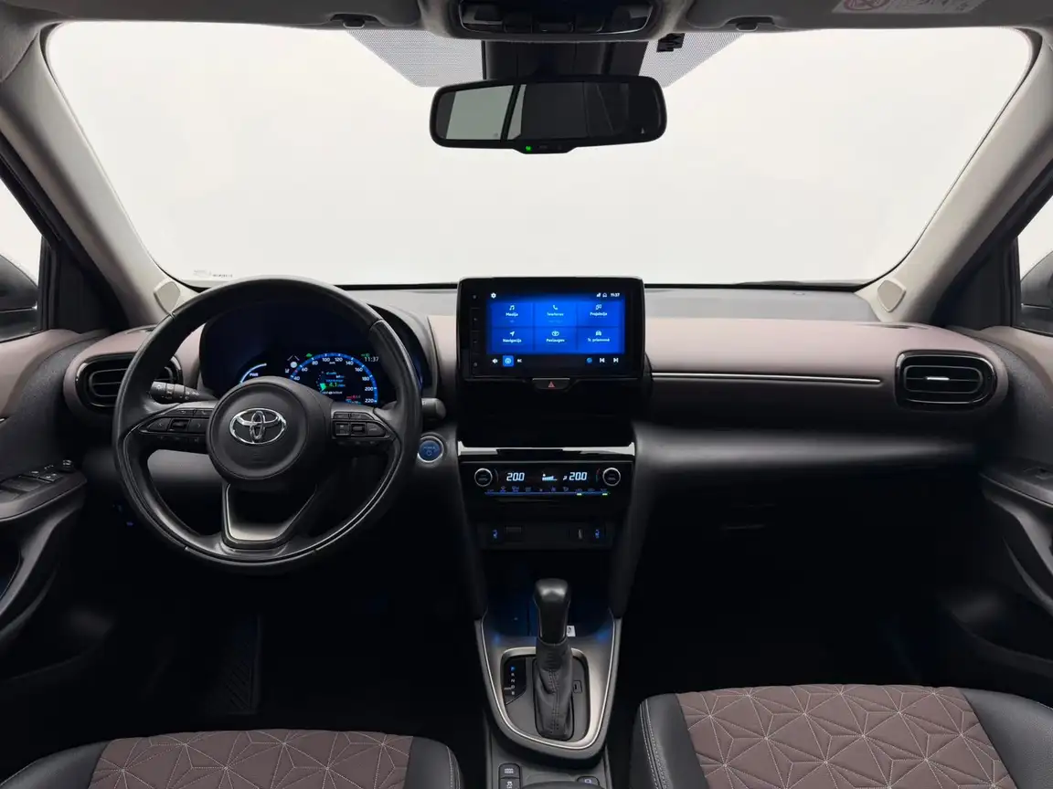 TOYOTA YARIS CROSS