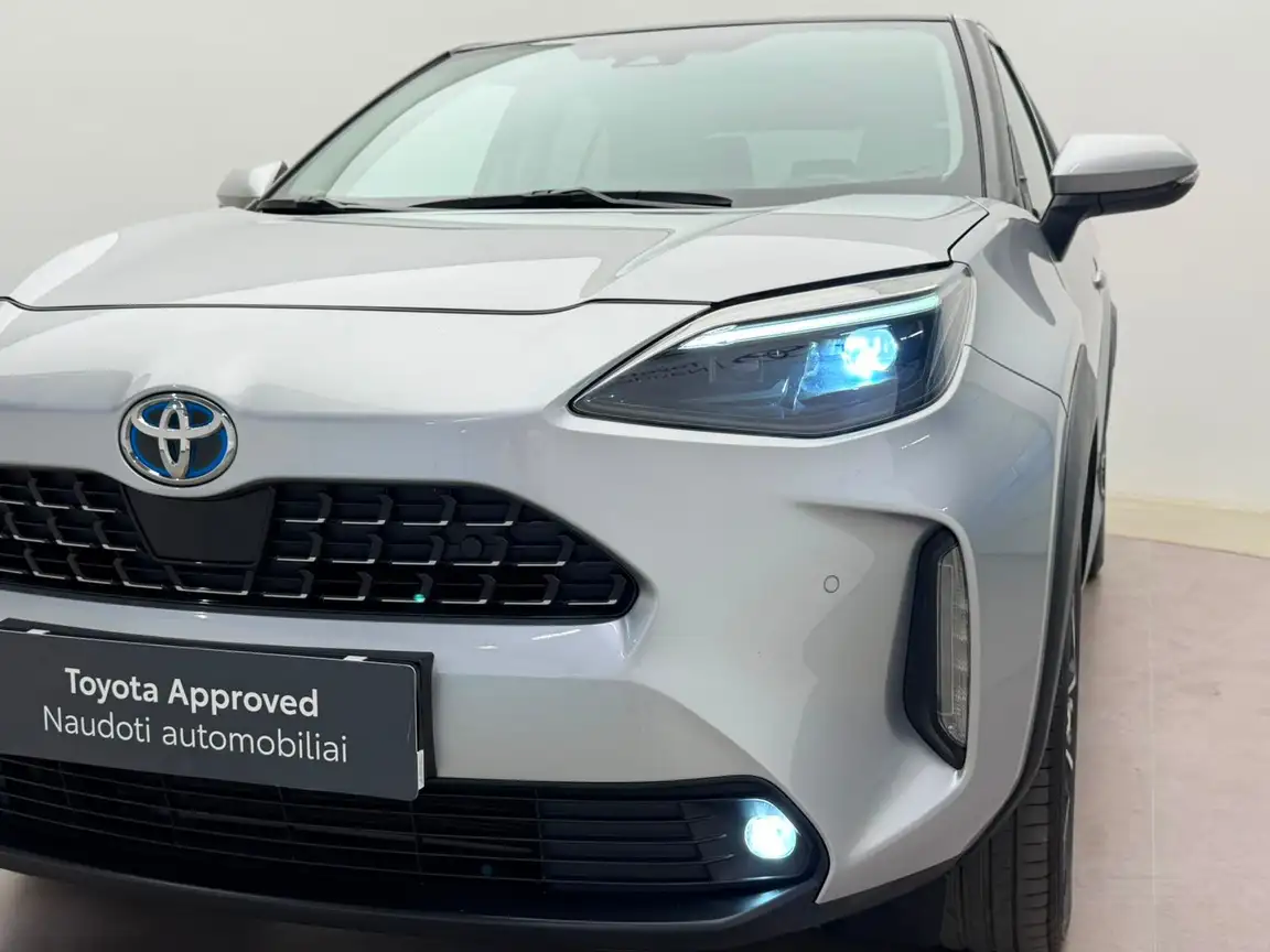 TOYOTA YARIS CROSS