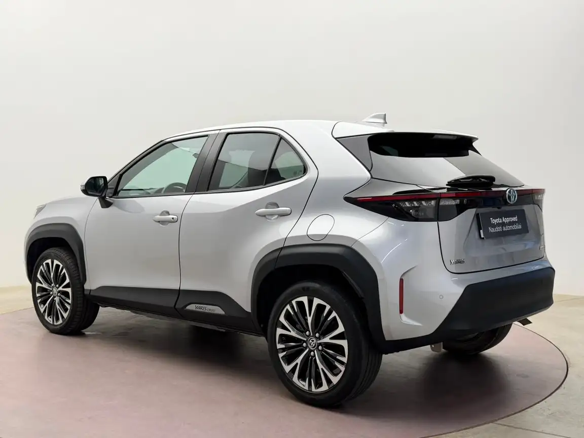TOYOTA YARIS CROSS