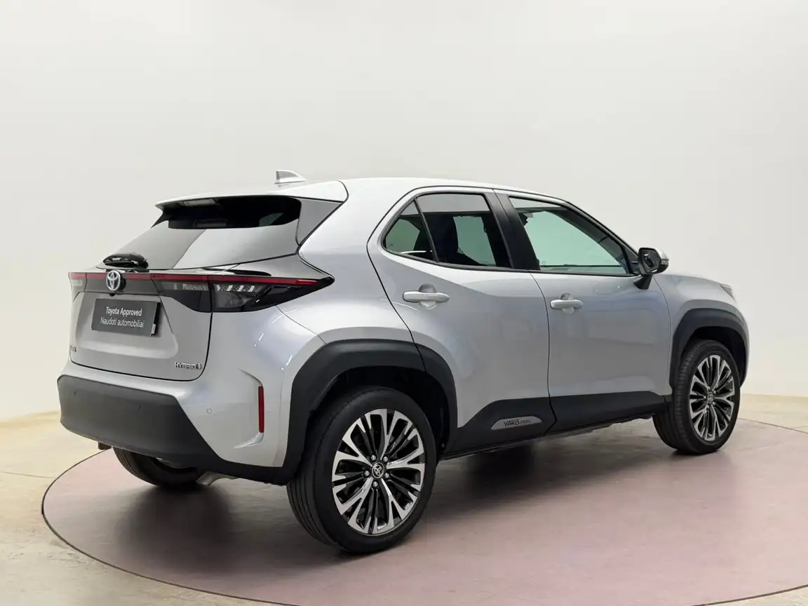 TOYOTA YARIS CROSS