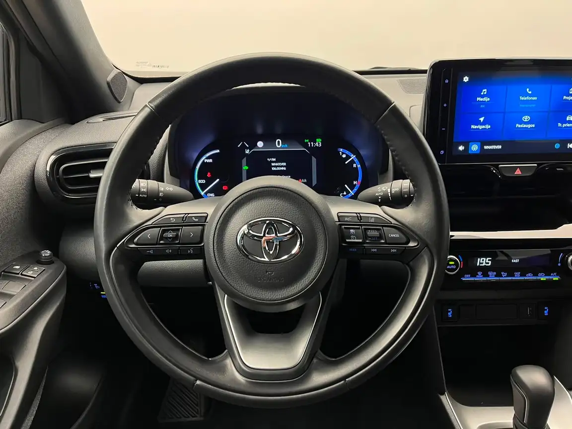 TOYOTA YARIS CROSS