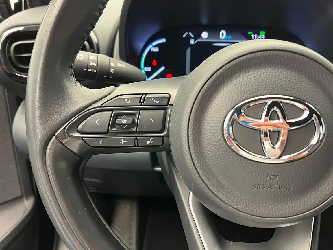 TOYOTA YARIS CROSS